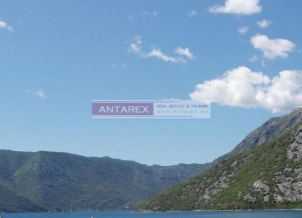 Land for 1 137 000 euro in Risan, Montenegro