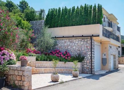 Villa for 1 575 000 euro in Rezevici, Montenegro