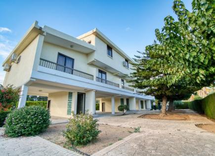 Commercial property for 1 600 000 euro in Paphos, Cyprus