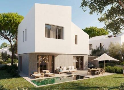 Villa for 1 082 000 euro in Larnaca, Cyprus