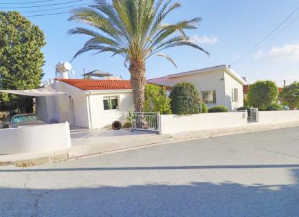 Bungalow for 475 000 euro in Paphos, Cyprus