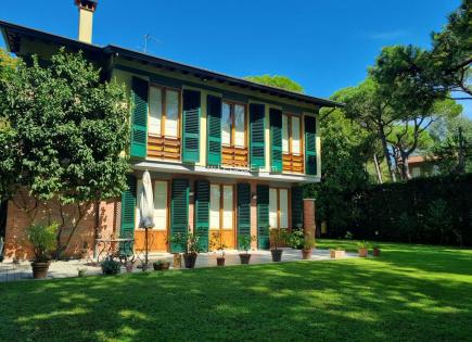 Villa für 1 400 000 euro in Marina di Massa, Italien