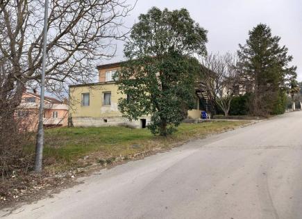 House for 185 000 euro in Buzet, Croatia