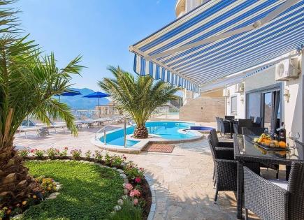 Penthouse für 365 000 euro in Becici, Montenegro