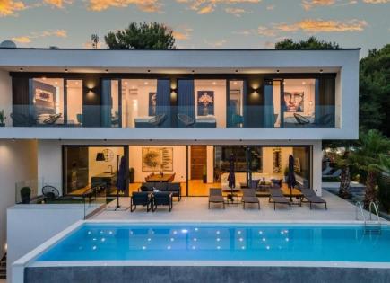Villa for 2 100 000 euro in Medulin, Croatia