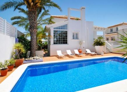 Villa for 612 680 euro in La Marina, Spain