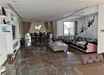 Villa for 1 350 000 euro in Larnaca, Cyprus