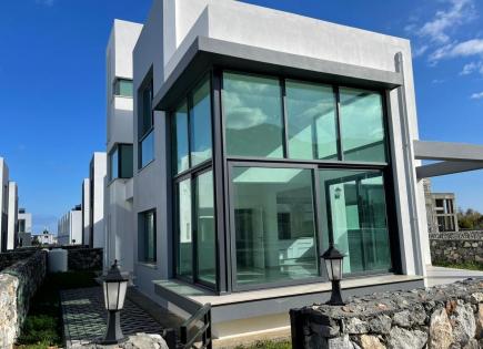Villa for 585 037 euro in Kyrenia, Cyprus