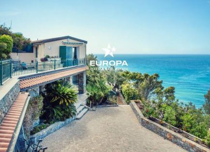 Villa for 2 200 000 euro in San Remo, Italy