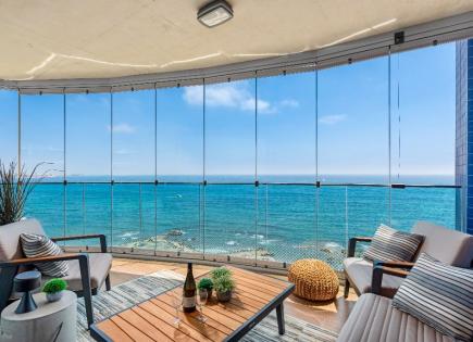 Apartment for 599 000 euro in Punta Prima, Spain