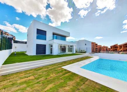 Villa for 770 000 euro in Manilva, Spain
