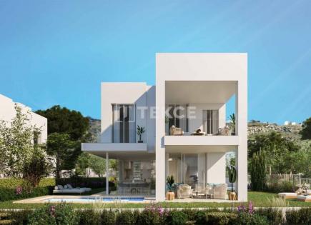 Villa for 750 000 euro in San Roque, Spain