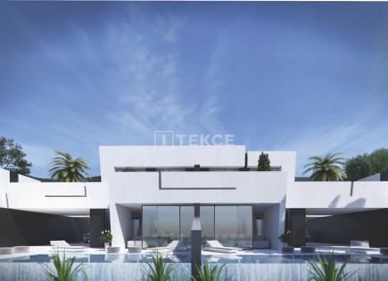 Villa for 550 000 euro in Velez-Malaga, Spain