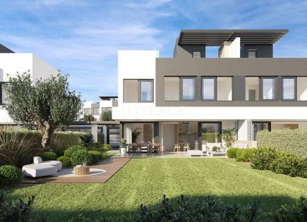 Villa für 630 000 euro in Estepona, Spanien