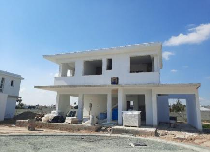 Villa for 575 000 euro in Larnaca, Cyprus