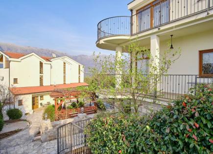 Casa adosada para 320 000 euro en Kotor, Montenegro