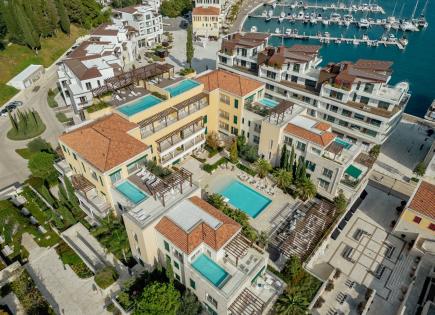 Penthouse for 2 650 000 euro in Herceg-Novi, Montenegro