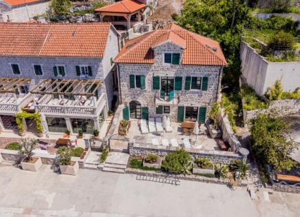 Villa for 1 900 000 euro in Herceg-Novi, Montenegro