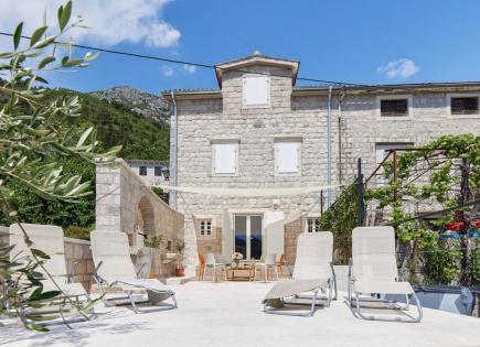 Villa for 1 200 000 euro in Kotor, Montenegro