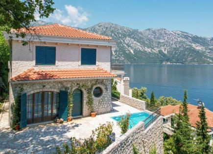 Villa for 920 000 euro in Kotor, Montenegro