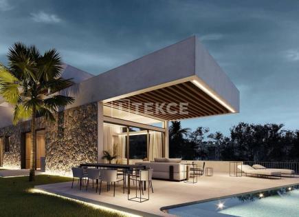 Villa for 2 050 000 euro in Fuengirola, Spain