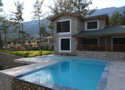 Villa for 2 200 000 euro in Kemer, Turkey