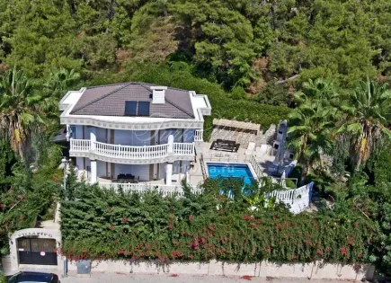 Villa for 1 300 000 euro in Camyuva, Turkey