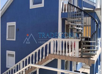 Haus für 240 000 euro in Tivat, Montenegro