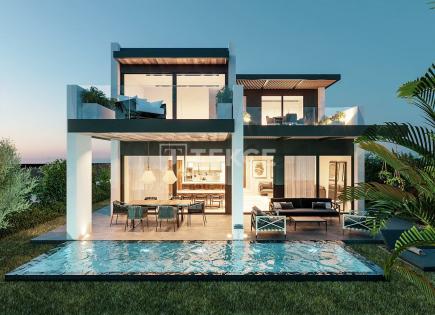 Villa for 1 495 000 euro in Estepona, Spain