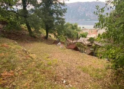 Grundstück für 250 000 euro in Kotor, Montenegro