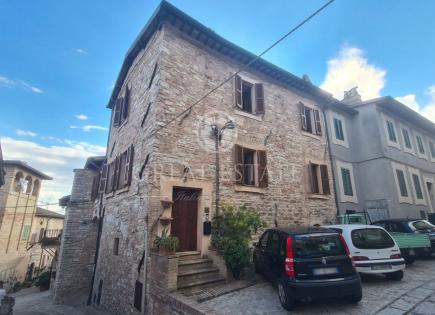 Townhouse for 280 000 euro in Spello, Italy