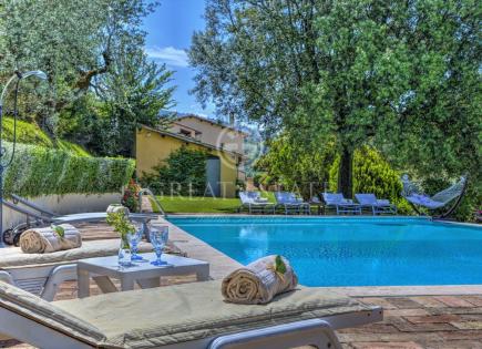 Casa para 1 150 000 euro en Foligno, Italia