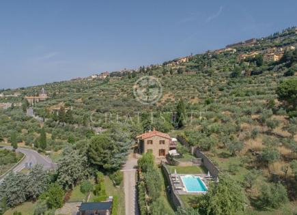 House for 990 000 euro in Cortona, Italy