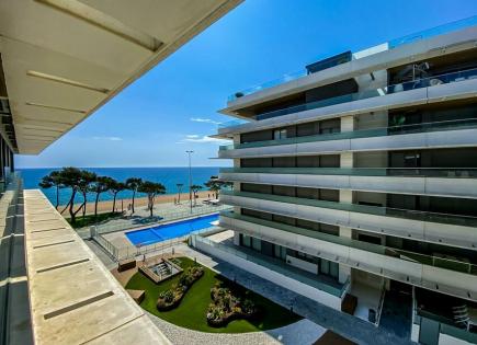 Flat for 748 000 euro on Costa Brava, Spain