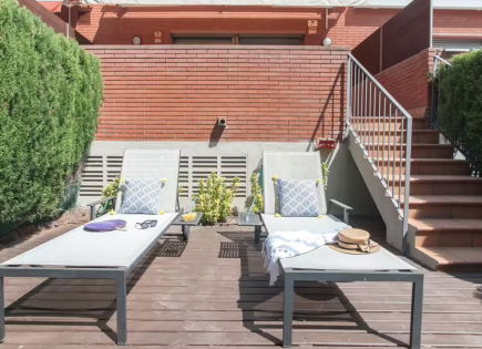 Townhouse for 1 095 000 euro in Barcelona, Spain