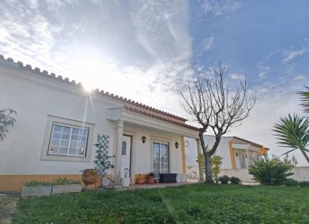 House for 230 000 euro in Obidos, Portugal
