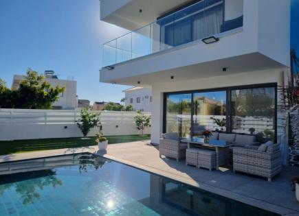 Villa for 899 000 euro in Larnaca, Cyprus