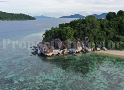 Island for 4 594 714 euro in Riau Islands, Indonesia