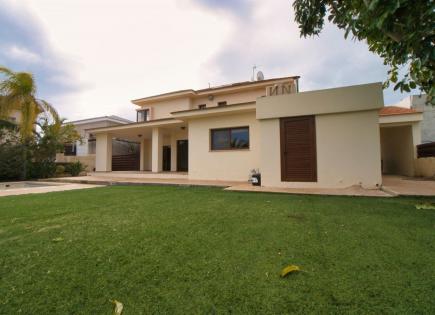 Villa for 695 000 euro in Larnaca, Cyprus