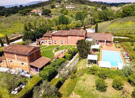 Casa lucrativa para 1 590 000 euro en Lucca, Italia