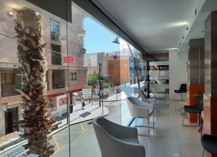 Commercial property for 360 000 euro in Torrevieja, Spain