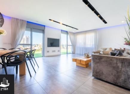 Penthouse for 1 800 000 euro in Holon, Israel