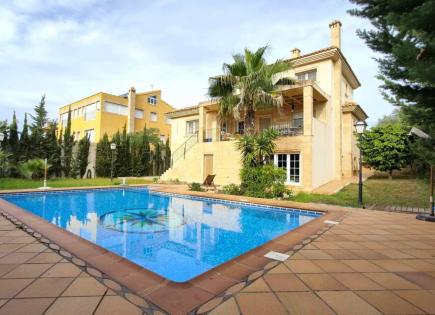 Villa for 699 900 euro in Torrevieja, Spain