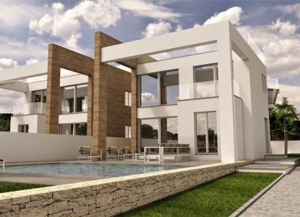 Villa for 660 000 euro in Torrevieja, Spain