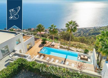 Villa in Messina, Italy (price on request)