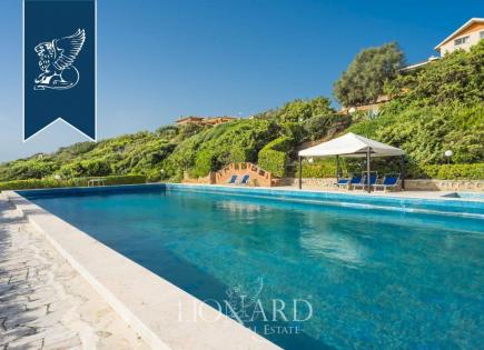 Villa in Sabaudia, Italy (price on request)