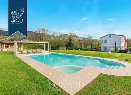 Villa in Capannori, Italy (price on request)