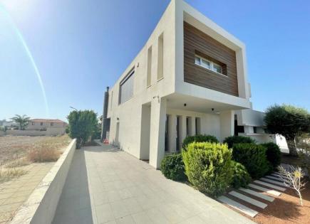 Villa for 1 400 000 euro in Larnaca, Cyprus