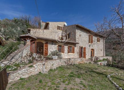 House for 517 000 euro in Spoleto, Italy