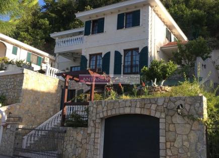 Villa for 800 000 euro in Kostanjica, Montenegro
